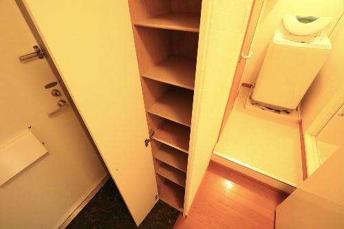 玄関　シューズボックス完備により女性でも安心