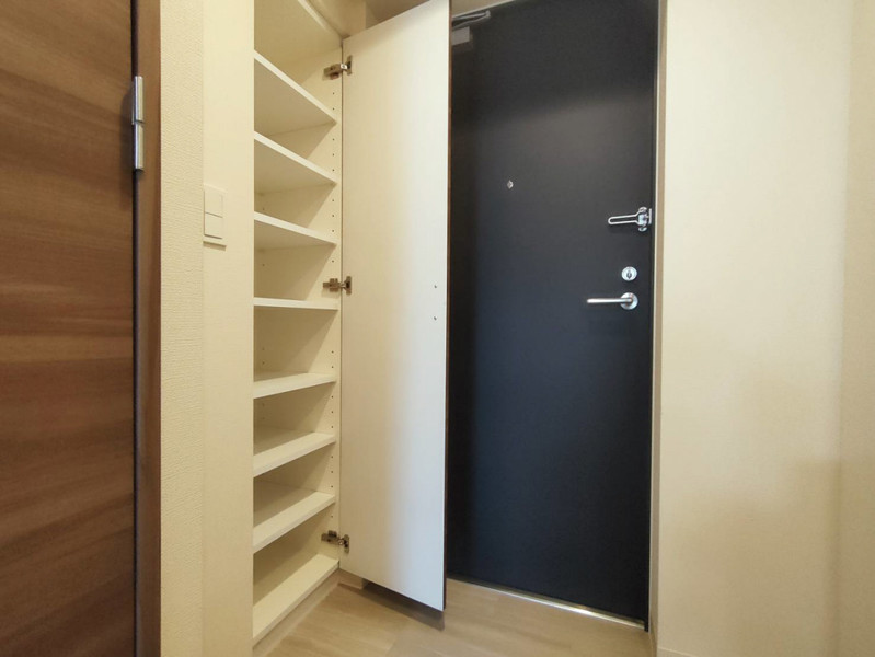 玄関　※213号室の写真です。