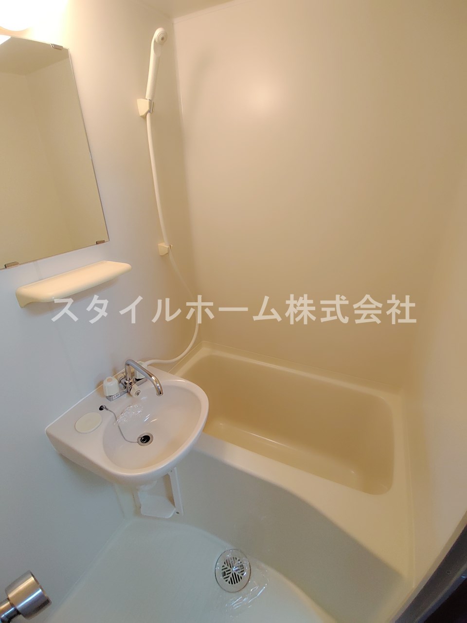 バス・シャワールーム　別部屋写真です。