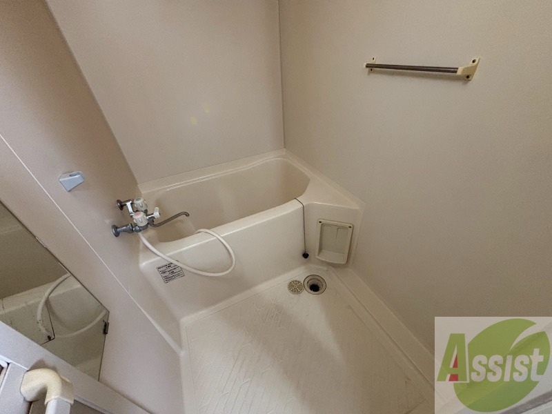 バス・シャワールーム　ユニットバスです。疲れを癒すのに欠かせませんね！