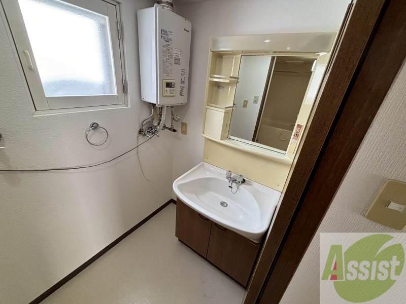 洗面設備　こちらに洗面台があります。朝の洗顔はこちらで。