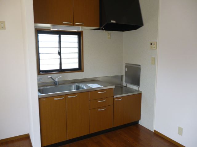 キッチン　明るく換気がしやすいキッチンスペースです