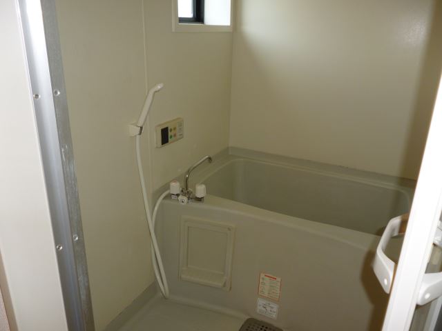 バス・シャワールーム　追い焚き機能完備のバスルームで一日の疲れを癒しませんか