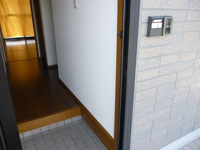 玄関　Ｗロックキータイプ＆録画機能付きのモニターホン完備の玄関です