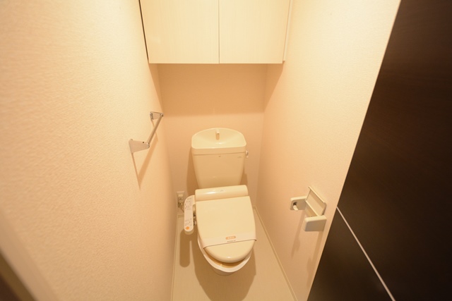 トイレ　温水洗浄暖房便座ついてます☆