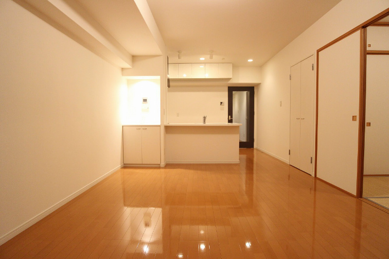 居室・リビング　写真準備中の為、別室参照です。