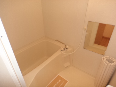 バス・シャワールーム　コンパクトで使いやすいお風呂です