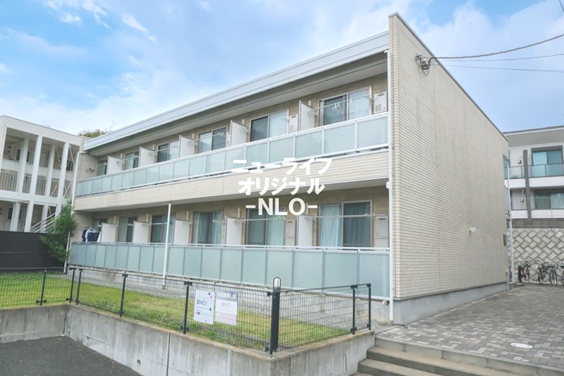 建物外観　スタイリッシュな雰囲気のある２階建てアパートです☆