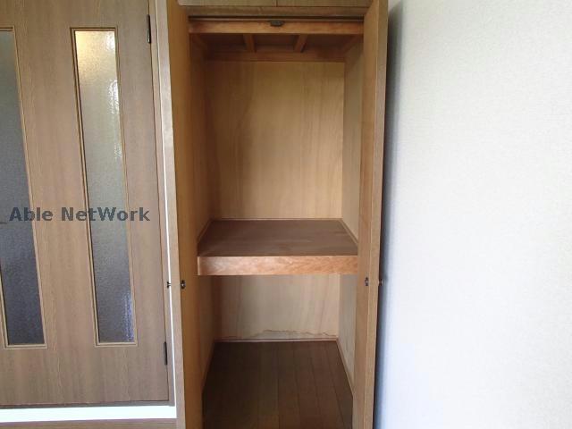 収納　※同物件別部屋の写真です。