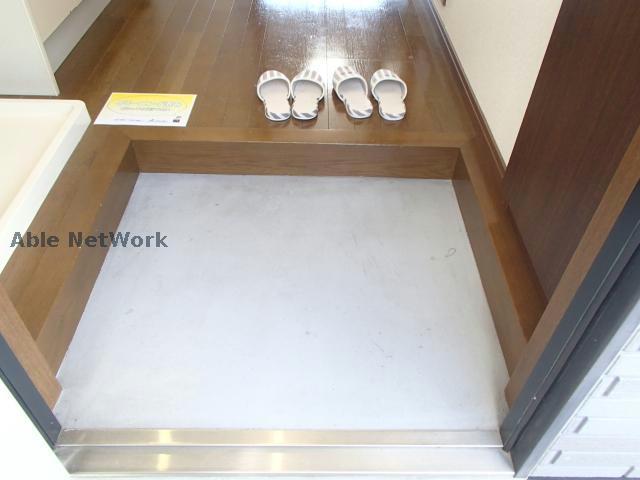 玄関　※同物件別部屋の写真です。