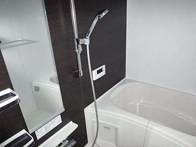 バス・シャワールーム　※このお写真は同物件の反転タイプの別のお部屋のお写真です。現