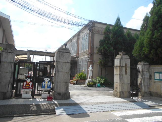 小学校　京都市立大将軍小学校（小学校）まで617m