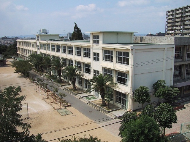 中学校　明石市立魚住中学校（中学校）まで1099m