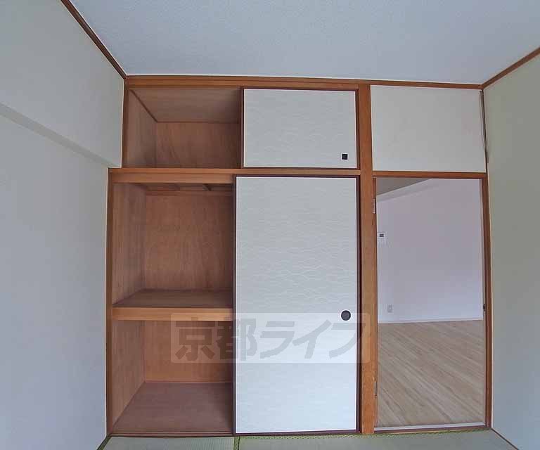 収納　和室に大きな収納ございます。