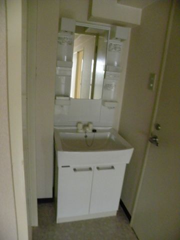 洗面設備　脱衣スペースもあります