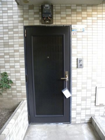 玄関　収納もある玄関です