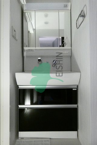 洗面設備　鏡の裏・洗面台下に収納があるシャンプードレッサーです！＊照明