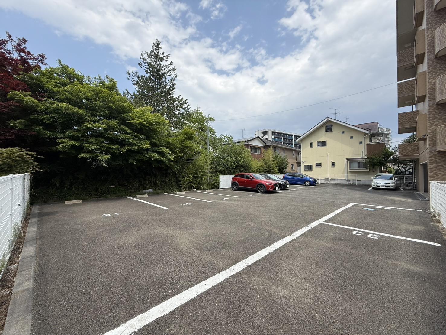 その他　敷地内駐車場契約可能です