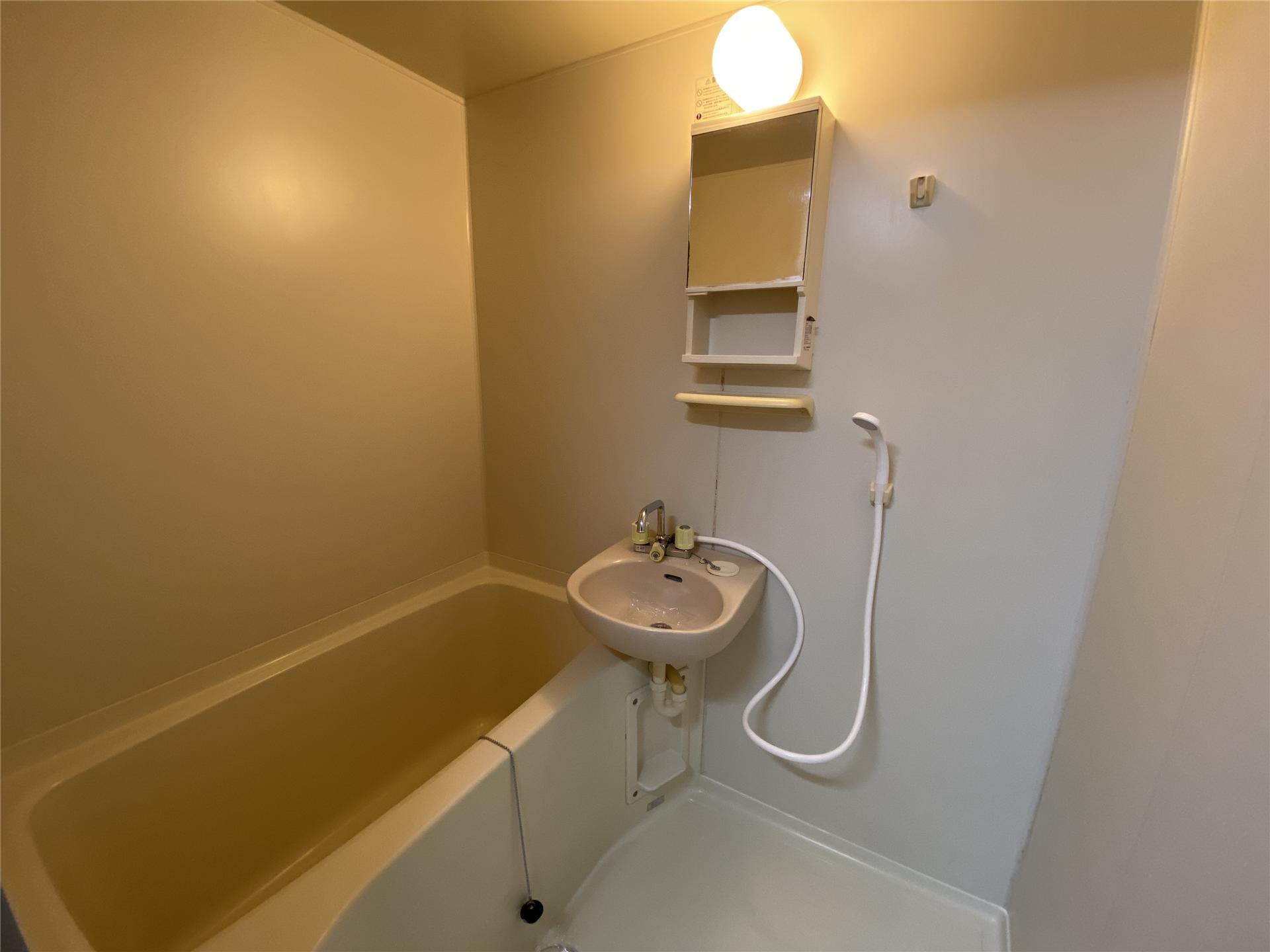 バス・シャワールーム　シャワー付きのお風呂です