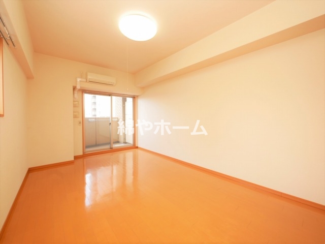 居室・リビング　こちらのリビングで趣味の時間をお楽しみください