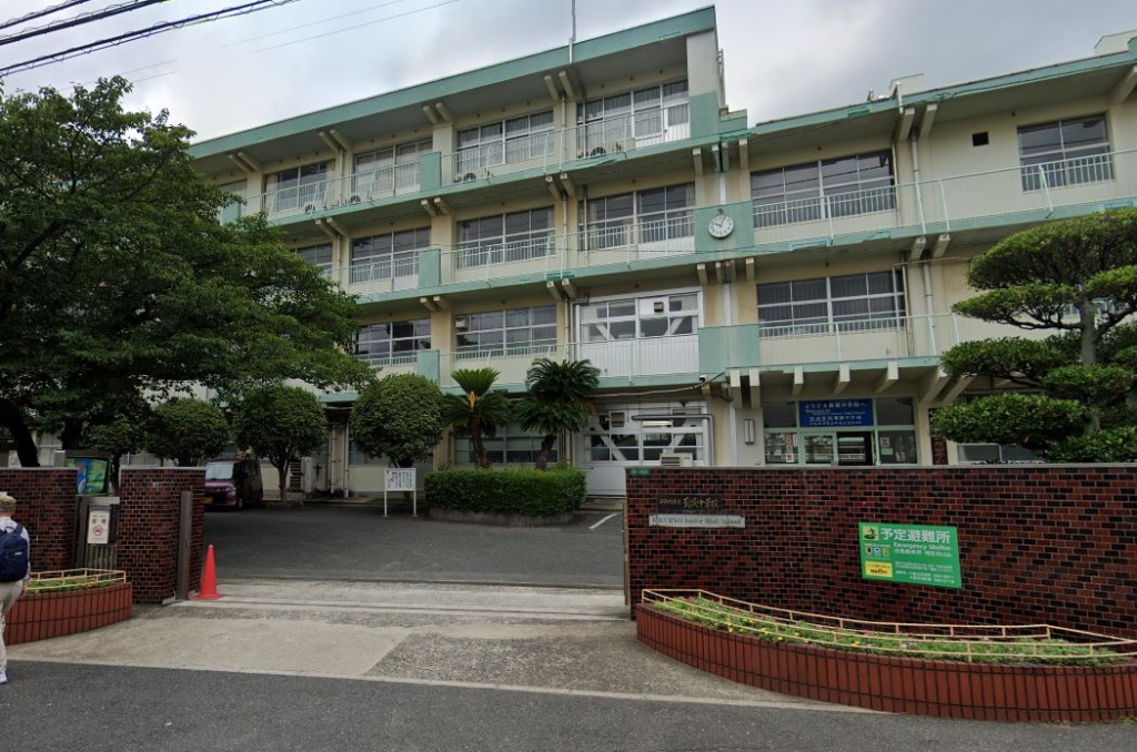 中学校　北九州市立菊陵中学校（中学校）まで705m