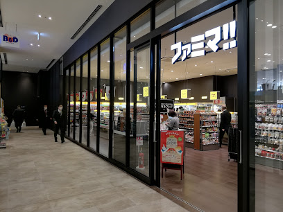 コンビニ　ファミリーマート ファミマグローバルゲート店（コンビニ）まで700m