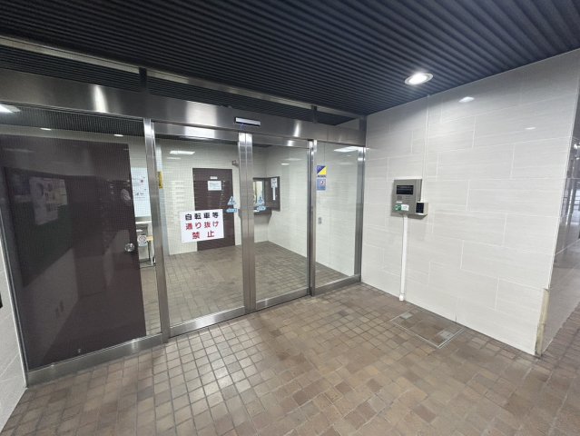 エントランス　建物の内部です