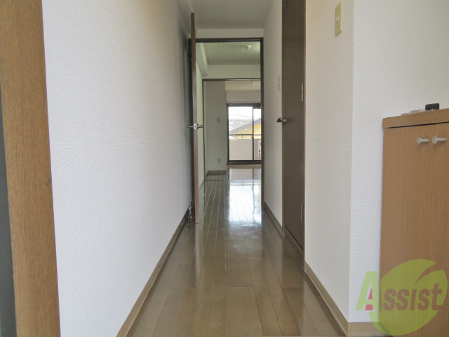 玄関　玄関の様子です。明るい印象ですね。気分もあがりそう。