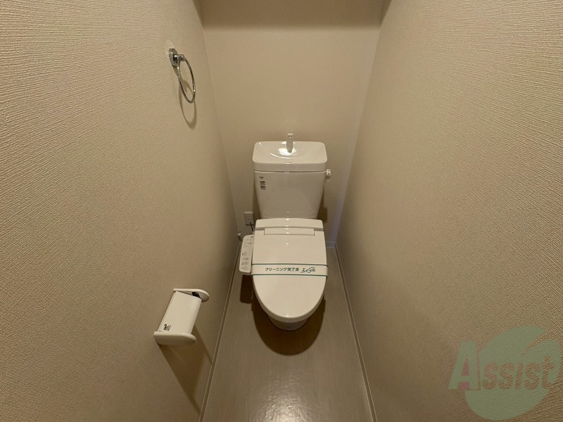 トイレ　こちらはトイレになります。ウォシュレット機能付です。