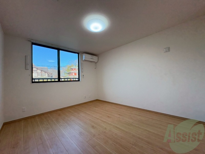 居室・リビング　こちらは７．５７帖の洋室になります。日当たり良好です。