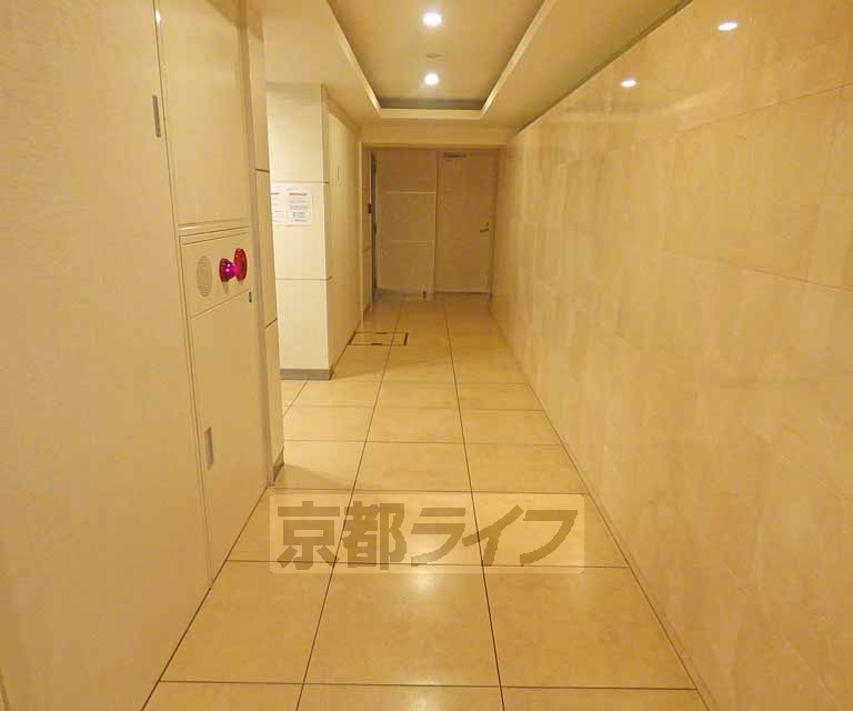 エントランス　広々としたエントランスです。