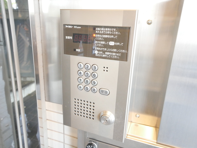 エントランス　★安心のオートロック式エントランスです★