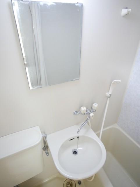 洗面設備　★鏡と洗面ボウルの写真です★