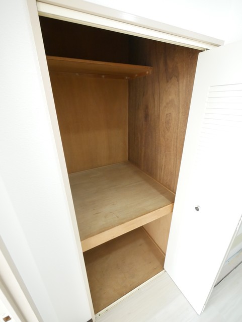 収納　★分割Ｄされ使い勝手の良い収納です★