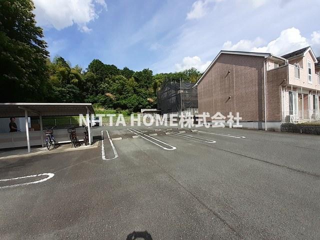 駐車場　敷地内に駐車場も完備！