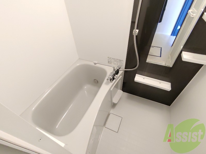 バス・シャワールーム　浴室のお写真です。広々していますね。