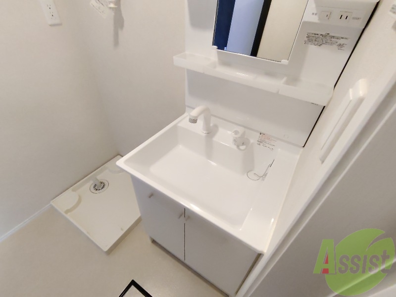 洗面設備　独立洗面台の写真を撮影してみました。イメージは掴めますか。