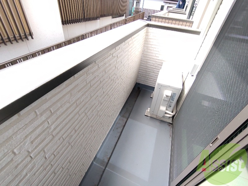 バルコニー　バルコニーも選択を干すのに十分なスペースですね。