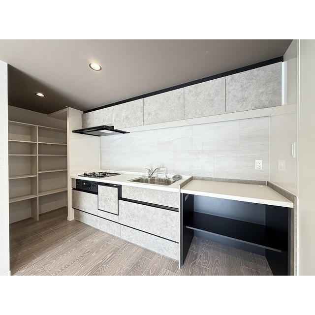 キッチン　収納スペースが豊富なキッチンです♪