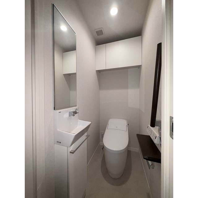 トイレ　便利な多機能便座♪手洗い場付きです♪