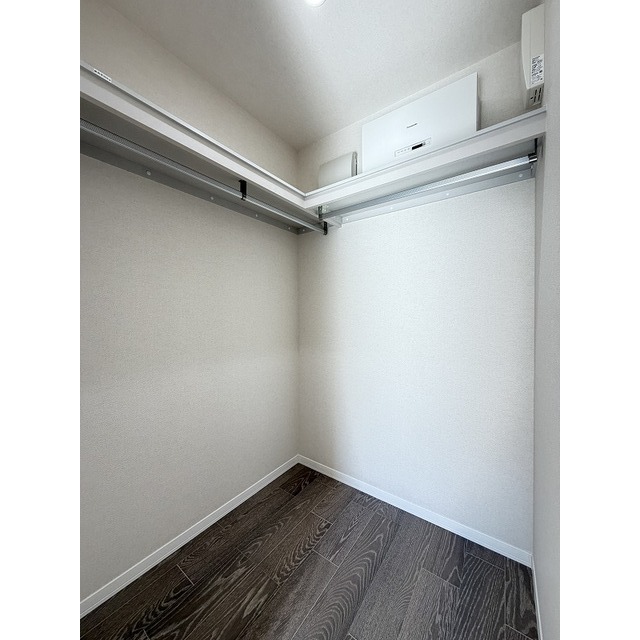 収納　奥行きのあるウォークインクローゼットです♪