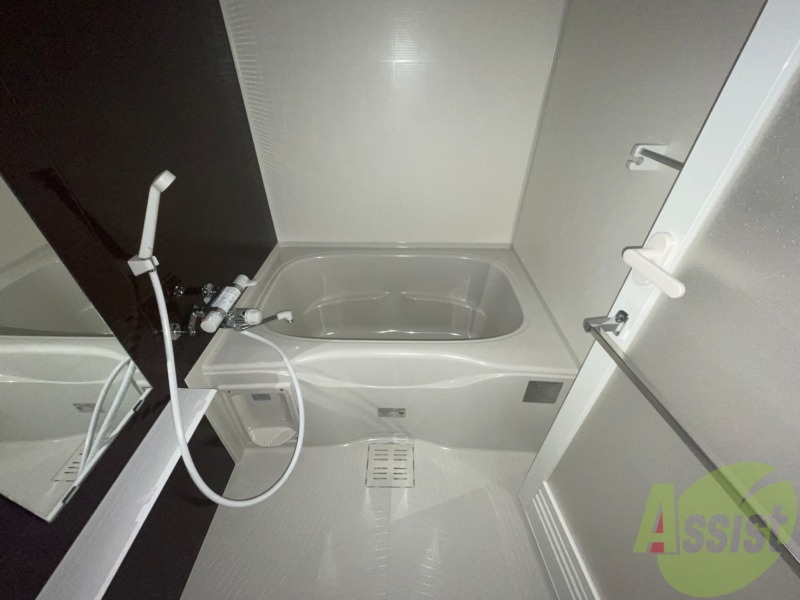 バス・シャワールーム　コチラで日々の疲れを癒し、リラックスしてください