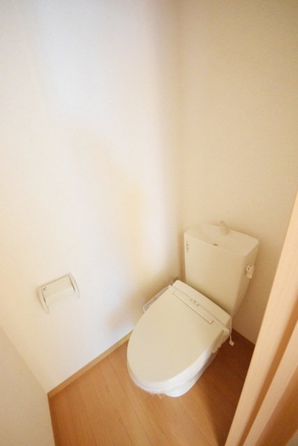 トイレ　～同施工会社参考写真～