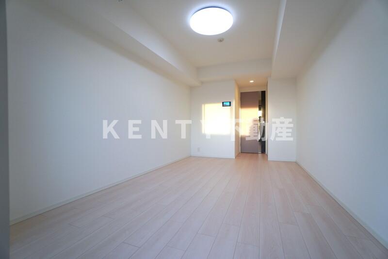 その他部屋・スペース　落ち着いた色調の寝室です