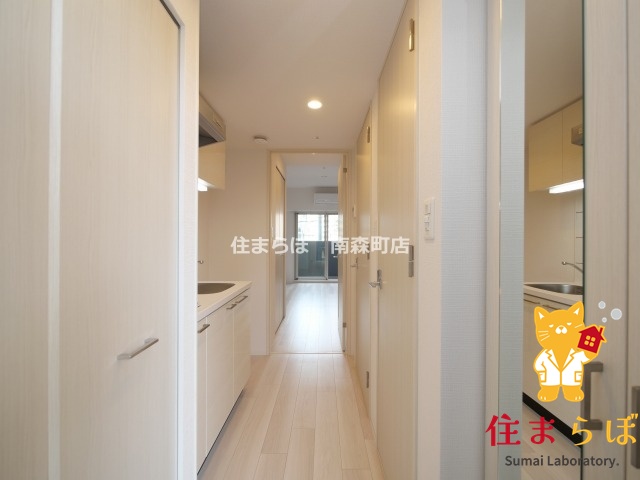 玄関　「気になったら、LINEで気軽に相談できますよ。」