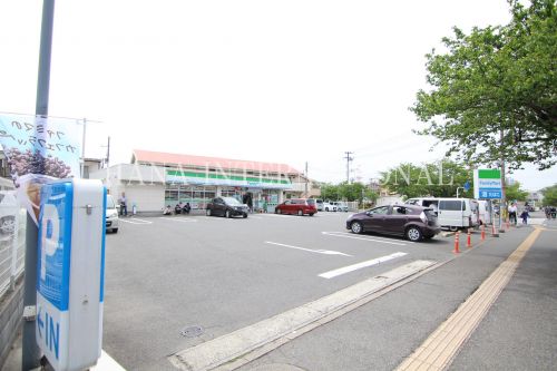 コンビニ　ファミリーマート浦安東野一丁目店（コンビニ）まで505m