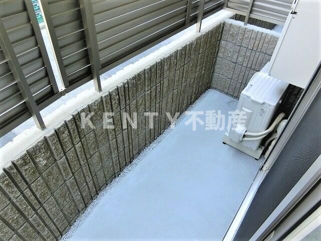 バルコニー　暖かな日差しのふりそそぐバルコニー