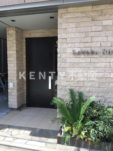 エントランス　ゆとりのあるエントランスです