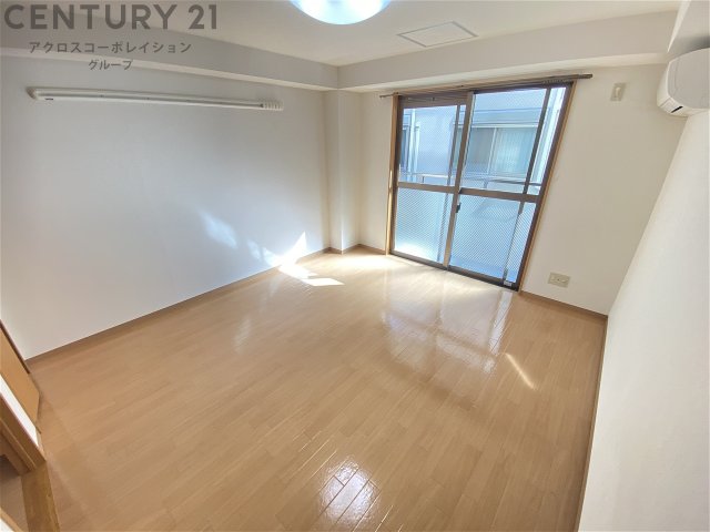 居室・リビング　エアコン付き7.8帖の洋室です♪