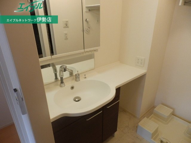 洗面設備　同型参考写真